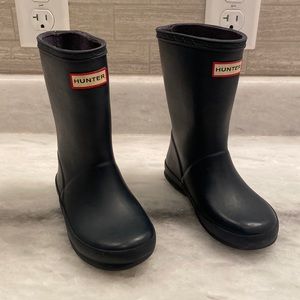 Kids Navy Hunter Classic Rain Boots. Size 10c US